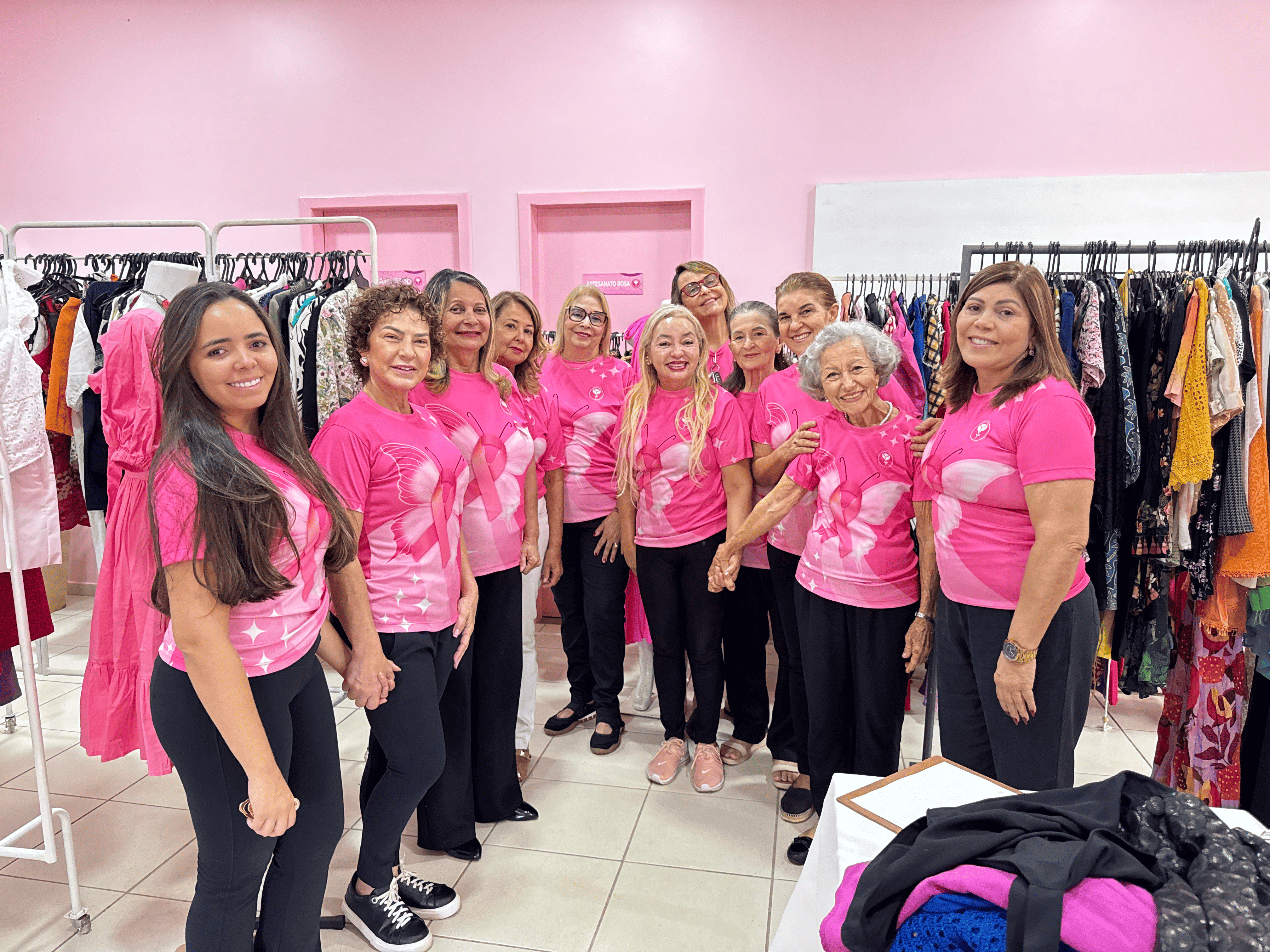 Brechó Rosa transforma doações em apoio aos pacientes assistidos pela Liga